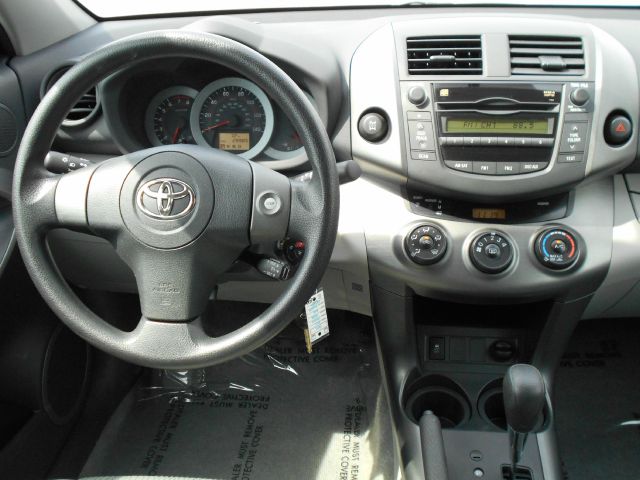 Toyota RAV4 2010 photo 38