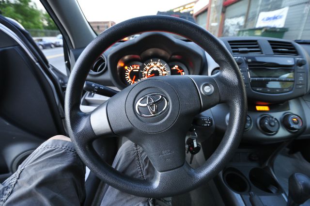 Toyota RAV4 2010 photo 1