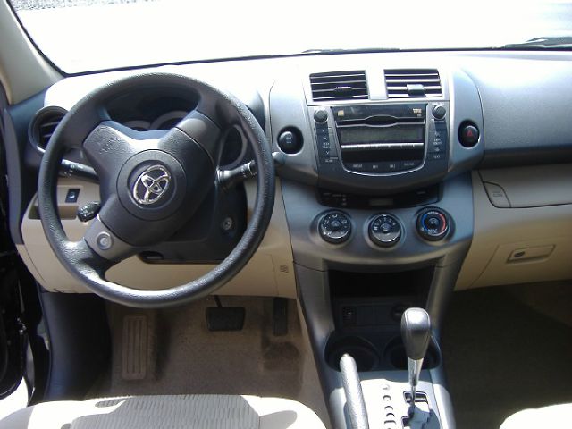 Toyota RAV4 Crew Cab 126.0 WB 2WD SLE2 SUV