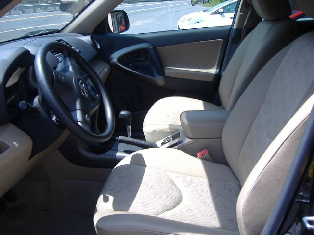 Toyota RAV4 2010 photo 2