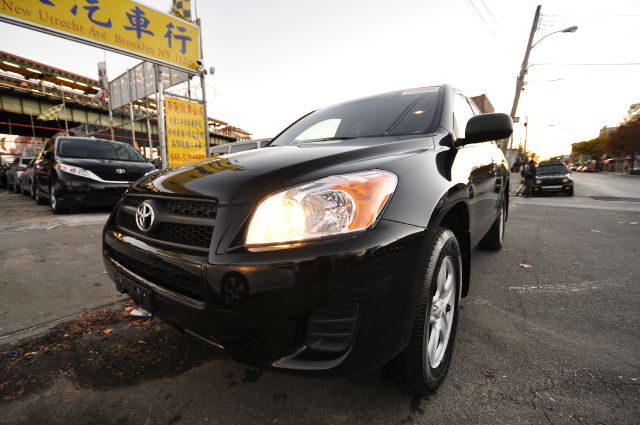 Toyota RAV4 2010 photo 2