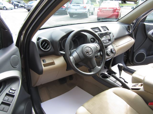 Toyota RAV4 2010 photo 2