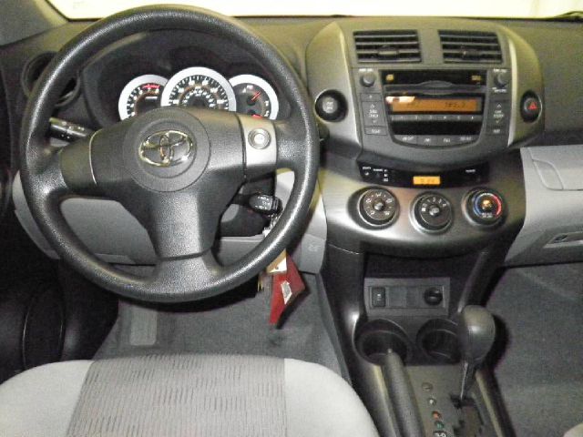 Toyota RAV4 2010 photo 2