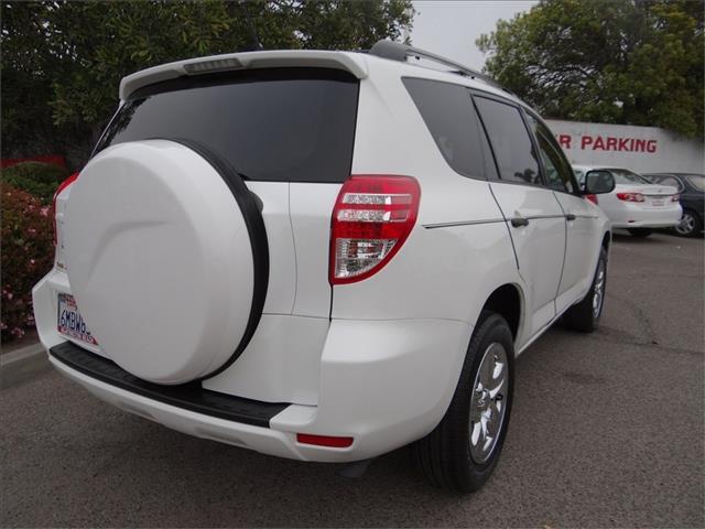 Toyota RAV4 2010 photo 3