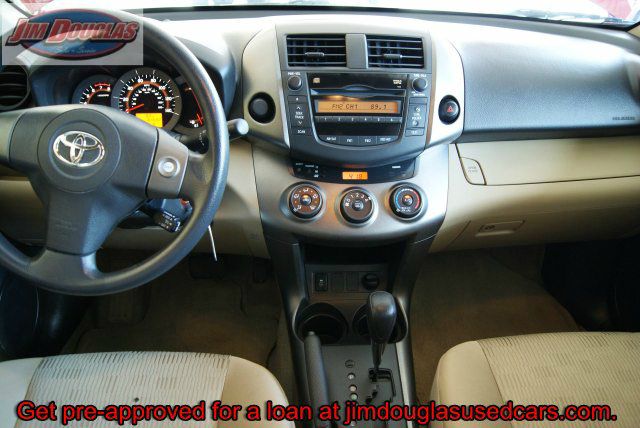 Toyota RAV4 2010 photo 17