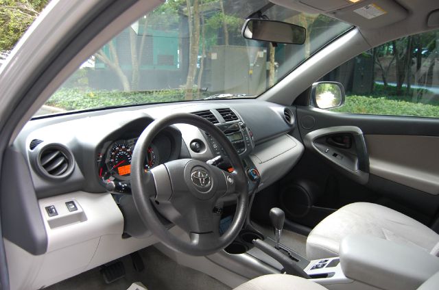 Toyota RAV4 2010 photo 13