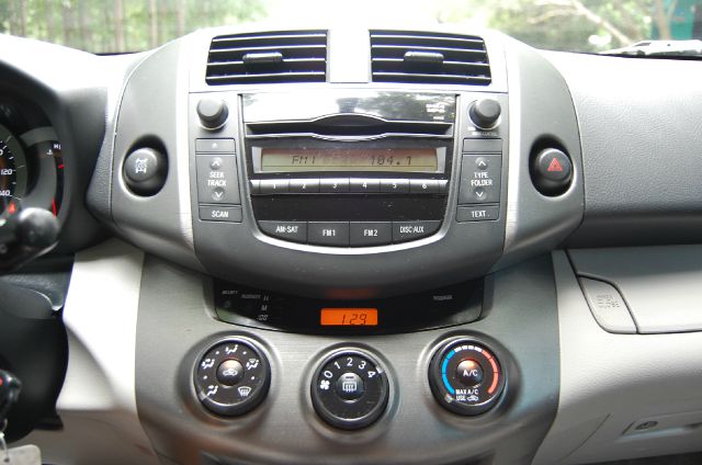 Toyota RAV4 2010 photo 3