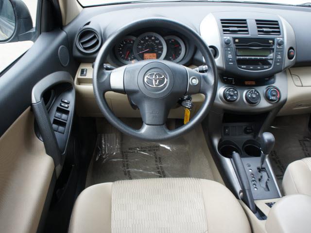 Toyota RAV4 2010 photo 1