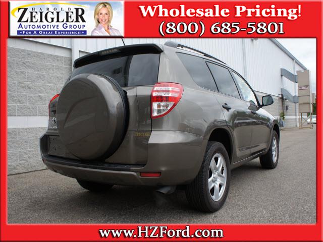 Toyota RAV4 2010 photo 3