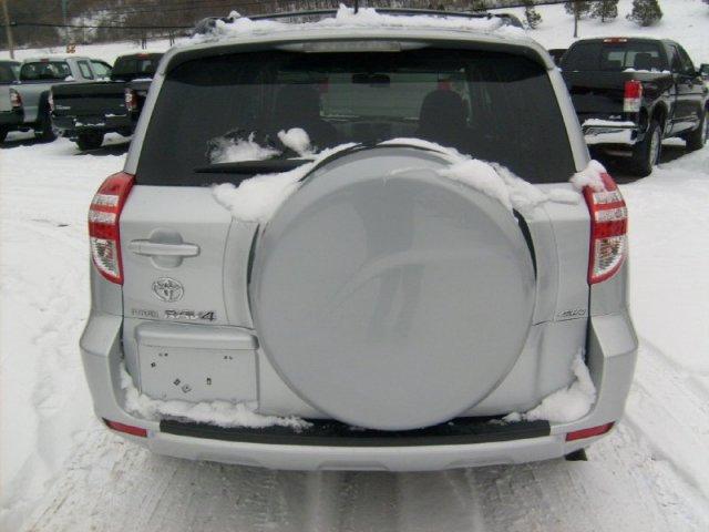 Toyota RAV4 2010 photo 4