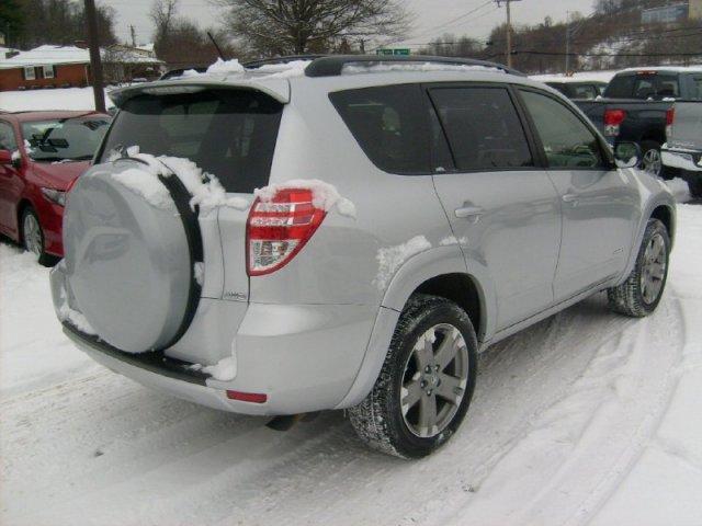 Toyota RAV4 2010 photo 5