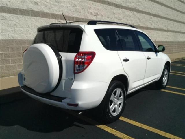 Toyota RAV4 2011 photo 2