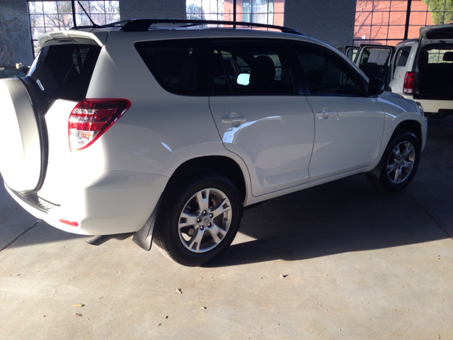 Toyota RAV4 2011 photo 2