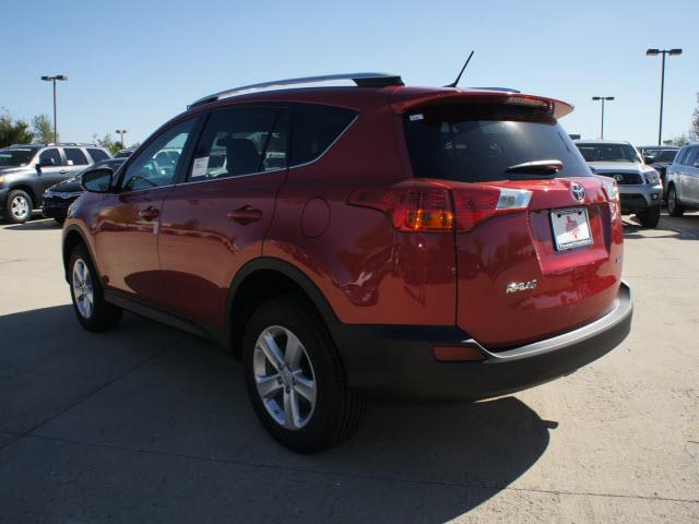 Toyota RAV4 SEL Sport Utility 4D SUV