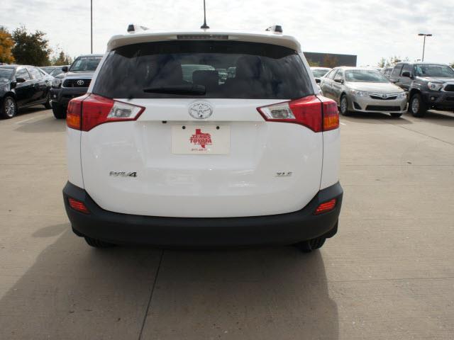 Toyota RAV4 SEL Sport Utility 4D SUV