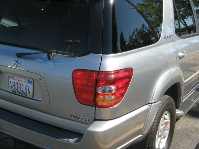 Toyota Sequoia 2001 photo 16