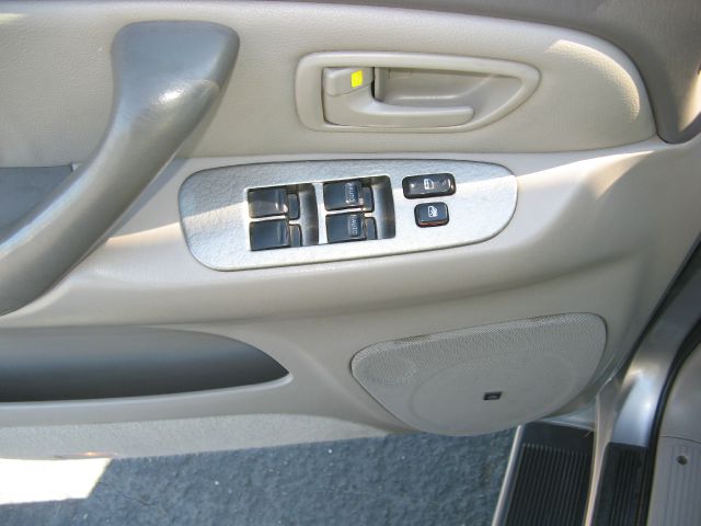 Toyota Sequoia 2001 photo 21