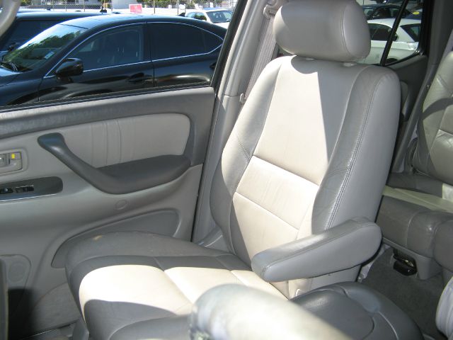 Toyota Sequoia 2001 photo 38