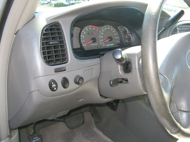 Toyota Sequoia 2001 photo 43