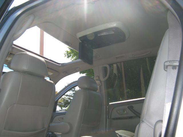 Toyota Sequoia 2001 photo 9