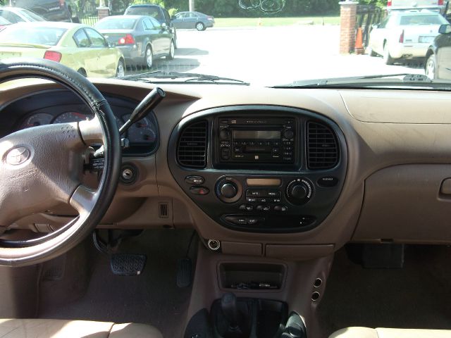 Toyota Sequoia 2001 photo 3