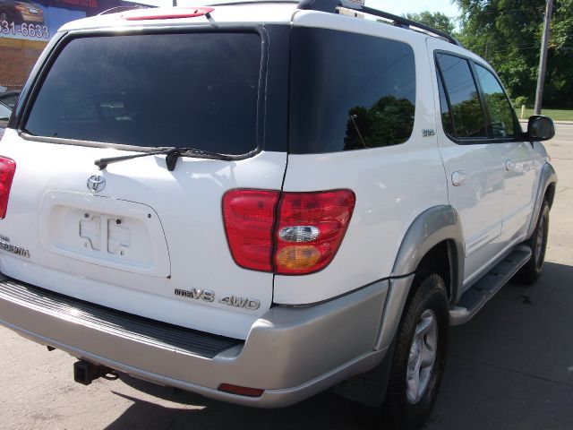 Toyota Sequoia 2001 photo 9