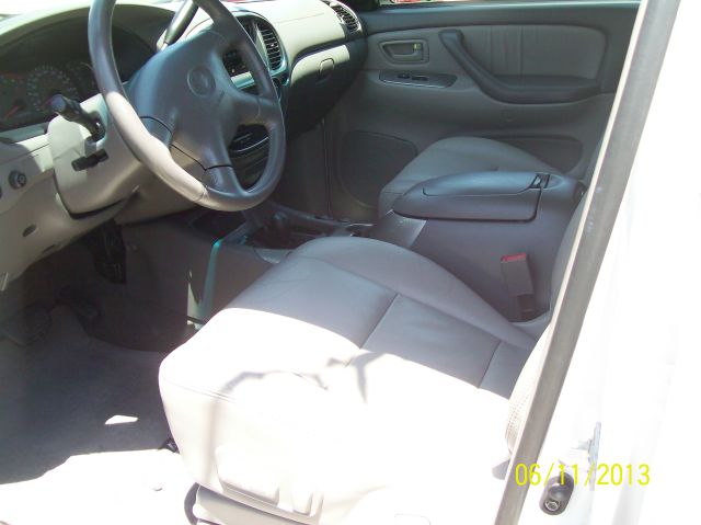 Toyota Sequoia 2001 photo 2