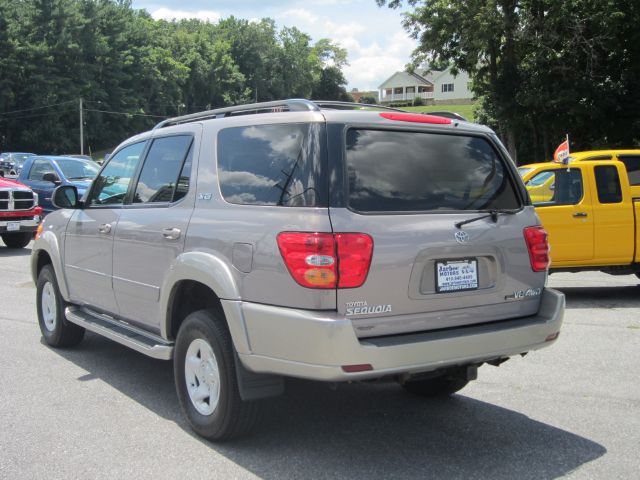 Toyota Sequoia 2001 photo 2