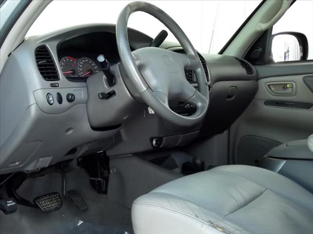 Toyota Sequoia 2001 photo 1