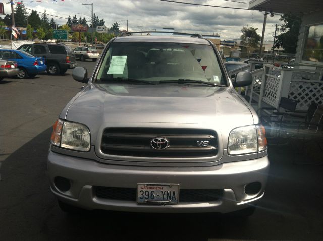 Toyota Sequoia 2001 photo 2