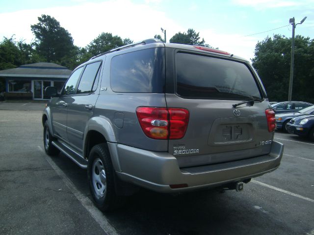 Toyota Sequoia 2001 photo 2