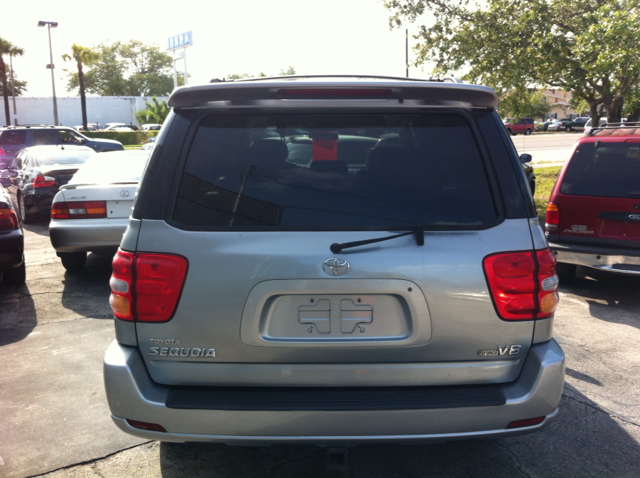 Toyota Sequoia 2001 photo 1