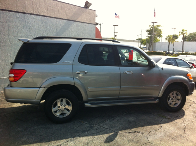 Toyota Sequoia 2001 photo 2