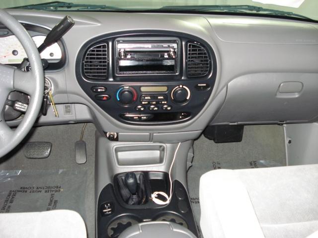 Toyota Sequoia 2001 photo 2