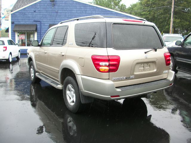 Toyota Sequoia 2001 photo 2