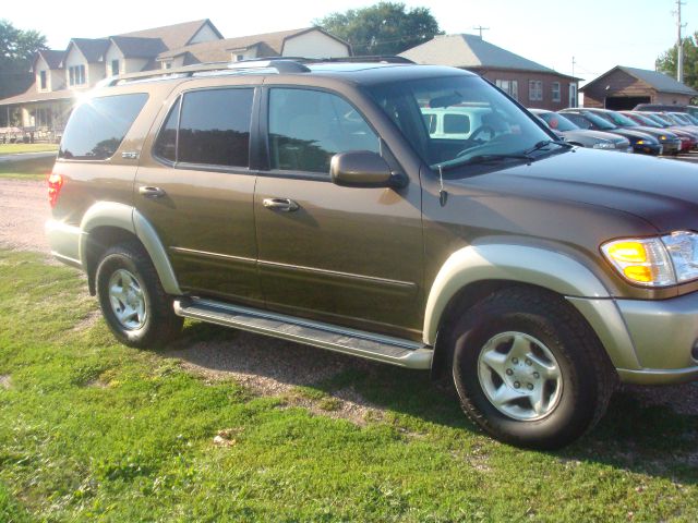 Toyota Sequoia 2001 photo 1