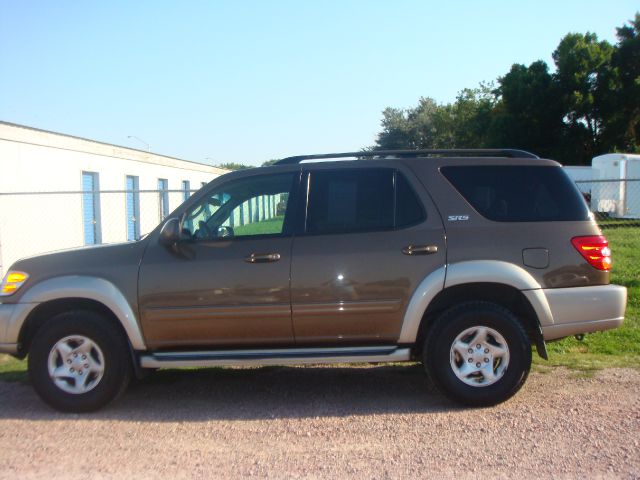 Toyota Sequoia 2001 photo 2