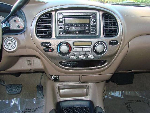 Toyota Sequoia 2002 photo 11