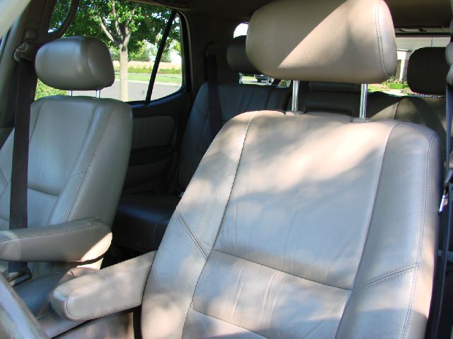 Toyota Sequoia 2002 photo 13