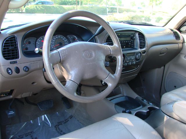 Toyota Sequoia 2002 photo 16