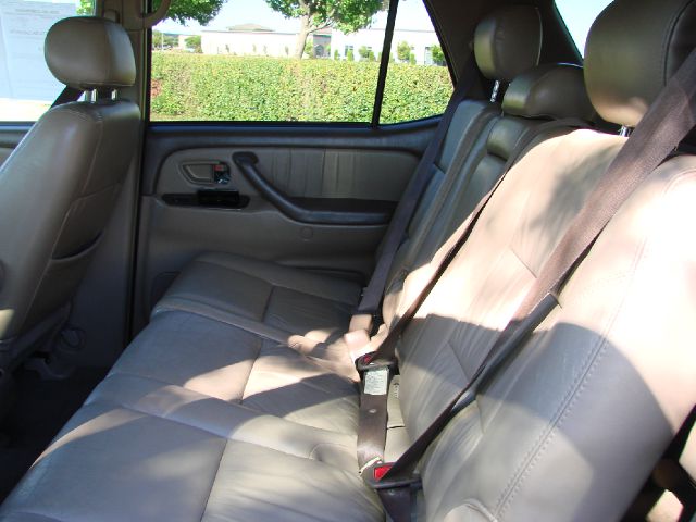 Toyota Sequoia 2002 photo 25