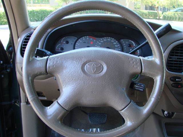 Toyota Sequoia 2002 photo 9