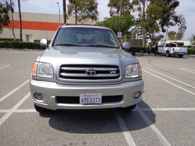 Toyota Sequoia 2002 photo 1