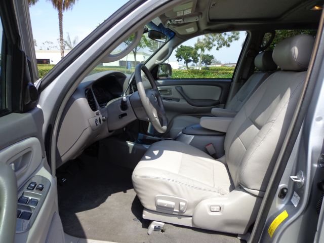 Toyota Sequoia 2002 photo 8