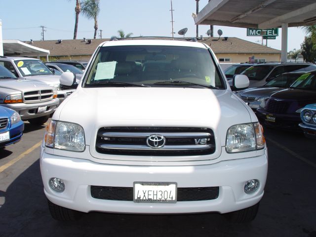 Toyota Sequoia 2002 photo 1