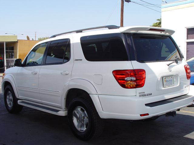 Toyota Sequoia 2002 photo 2