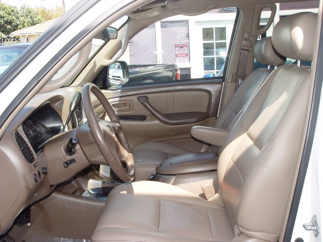 Toyota Sequoia 2002 photo 4