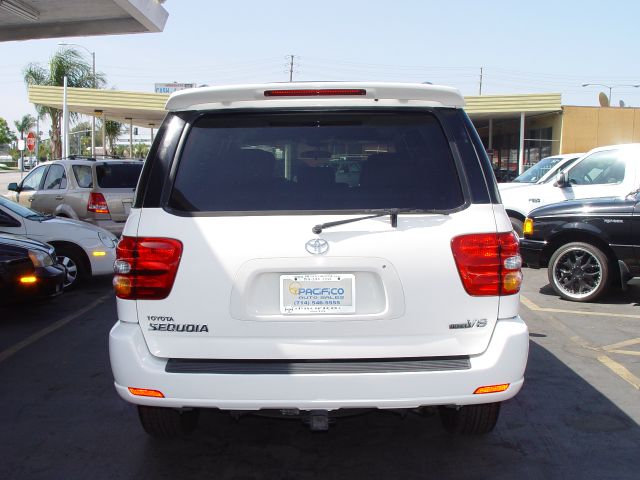 Toyota Sequoia 2002 photo 9