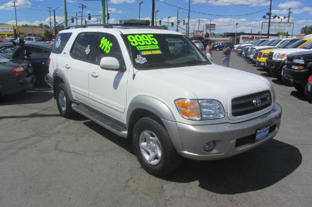 Toyota Sequoia 2002 photo 2