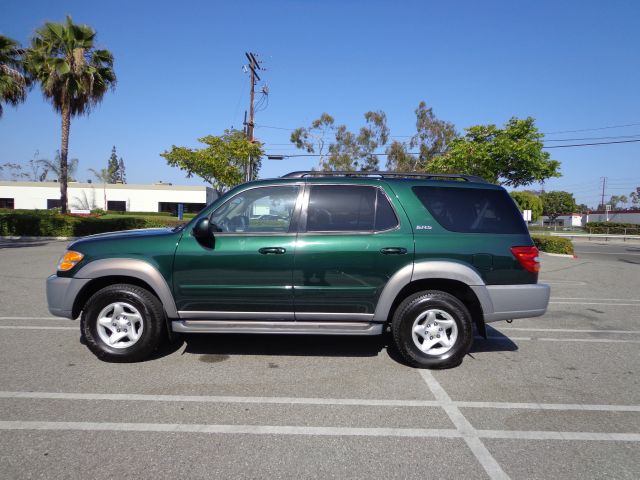 Toyota Sequoia 2002 photo 1